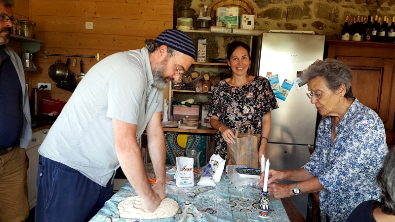 Préparation du pain de Shabbat